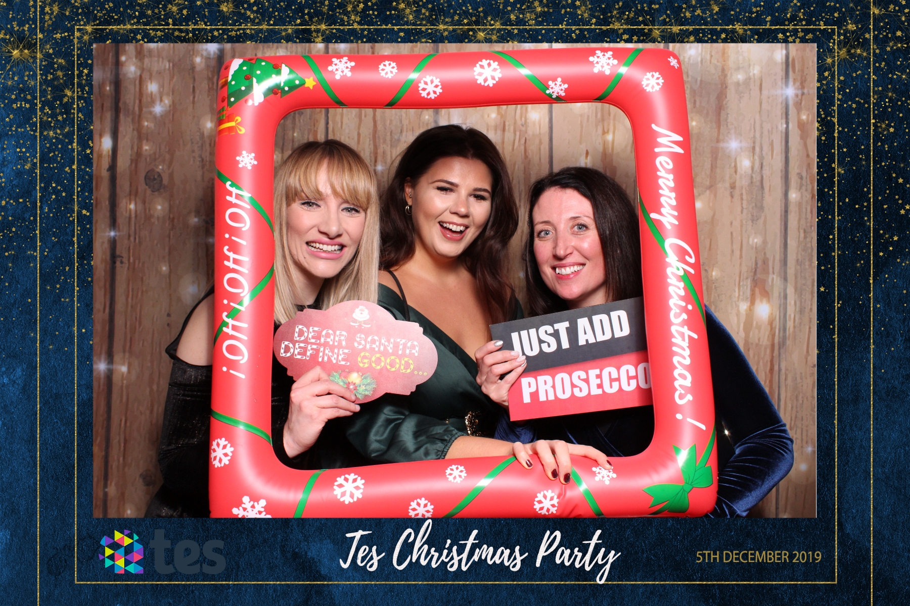 Tes Christmas party  | View more photos from the event at gallery.magicimages.uk/u/MagicImages/Tes-Christmas-party